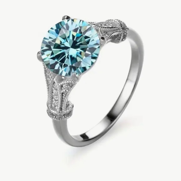 Elegant Silver and Blue Gemstone Ring - Picture 3 of 5